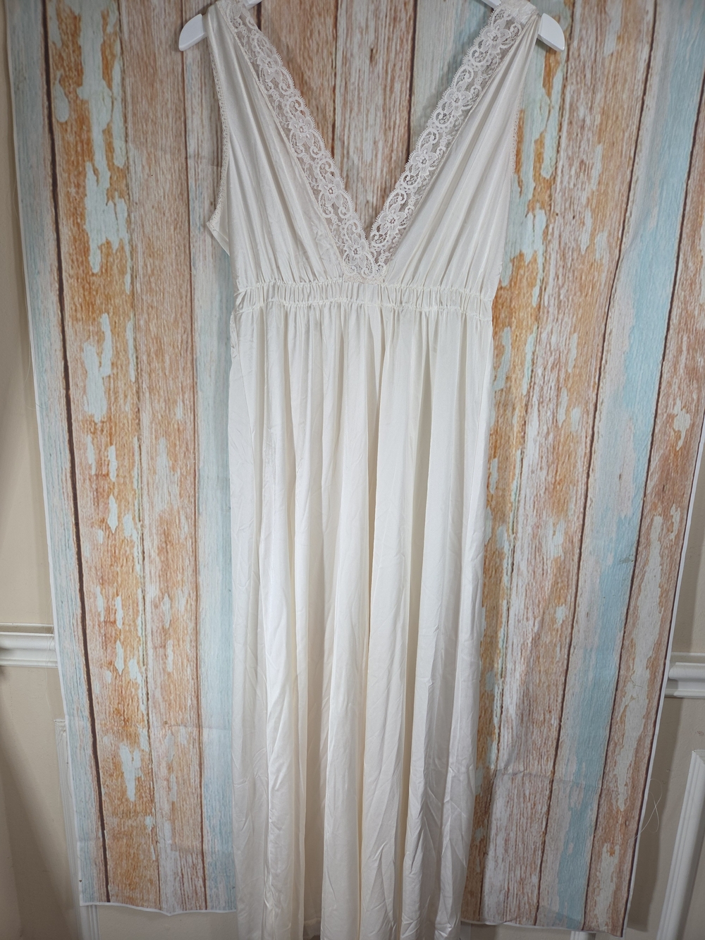Vintage Miss Elaine Cream Lace V-Neck Maxi Nightgown Boudoir. Size M - Picture 4 of 5